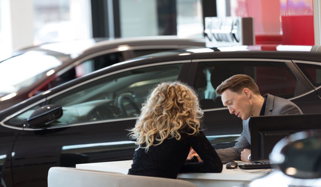 lady buying a car